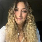 Studentessa universitaria scienze economiche,impartisce lezioni a studenti di scuola superiore di economia aziendale e politica